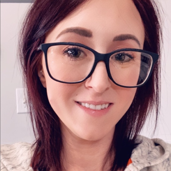 Meet your Posher, Britt - Picture 2 of 3